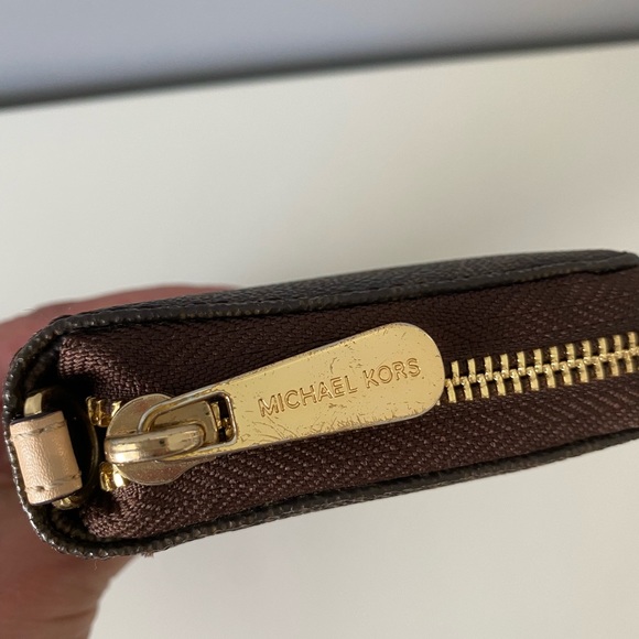Michael Kors large logo brown Continental Wallet with wristlet strap - Picture 6 of 9